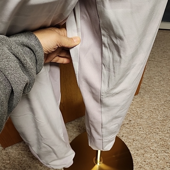 Athleta, NWT, Brooklyn Lined Camo Lux Joggers, Shasta Purple, Size 4 - Picture 11 of 16